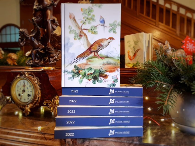 Zdjęcie: kalendarze książkowe Muzeum Lubuskiego na 2022 rok